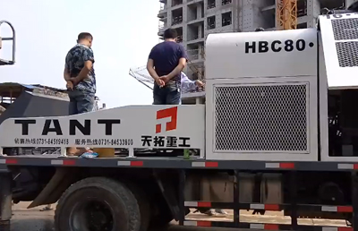 混凝土车载输送泵施工视频